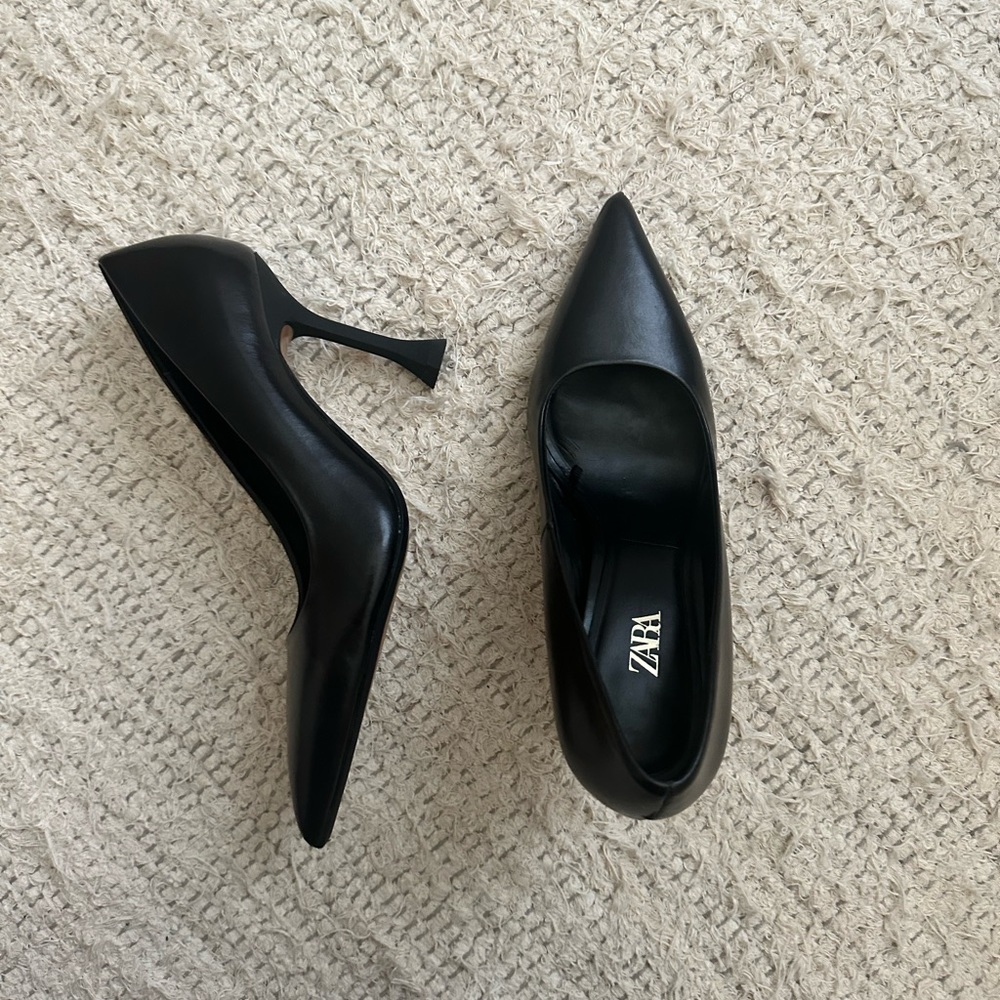 BRAND NEW ZARA- Trendy HIGH HEELED LEATHER PUMPS BLACK STILETTOS- size 6